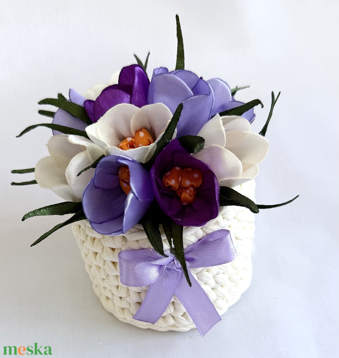 Lila krókuszkosár - otthon & életmód - virágdekoráció - virágdíszek - asztali virágdísz - Meska.hu
