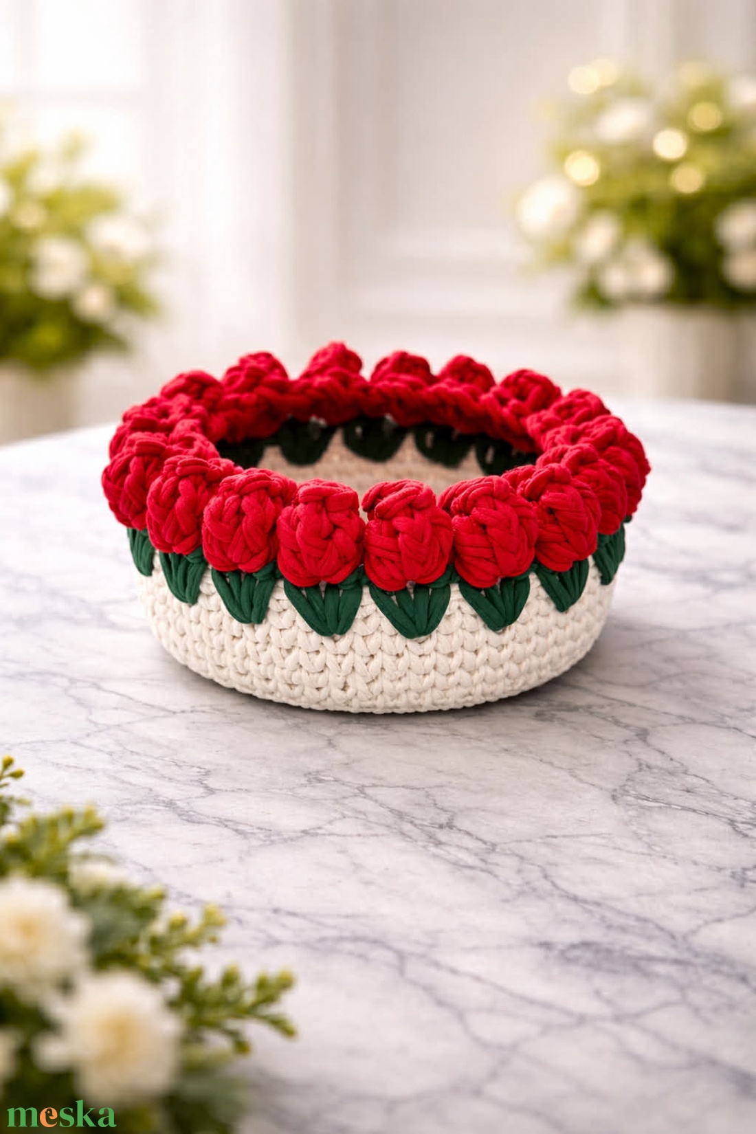 Piros tulipános horgolt kosár - otthon & életmód - dekoráció - asztal és polc dekoráció - dekorációs tál, tartó - Meska.hu