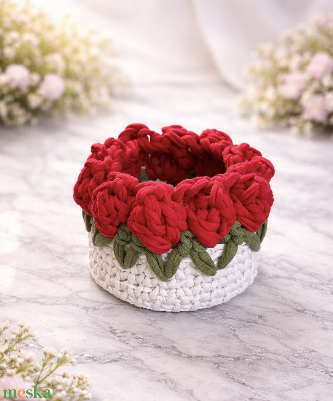 Piros tulipános horgolt kosár - otthon & életmód - dekoráció - asztal és polc dekoráció - dekorációs tál, tartó - Meska.hu