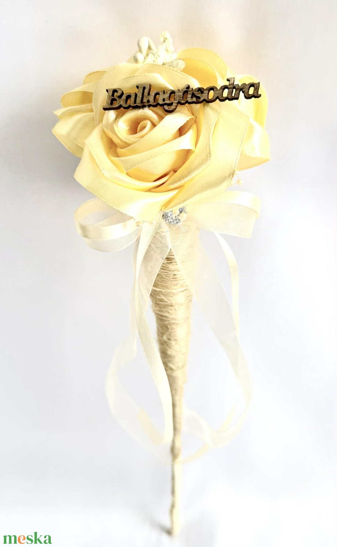 Krémszínű sizal tölcséres  ballagási csokor - otthon & életmód - virágdekoráció - virágok - virágcsokor - Meska.hu