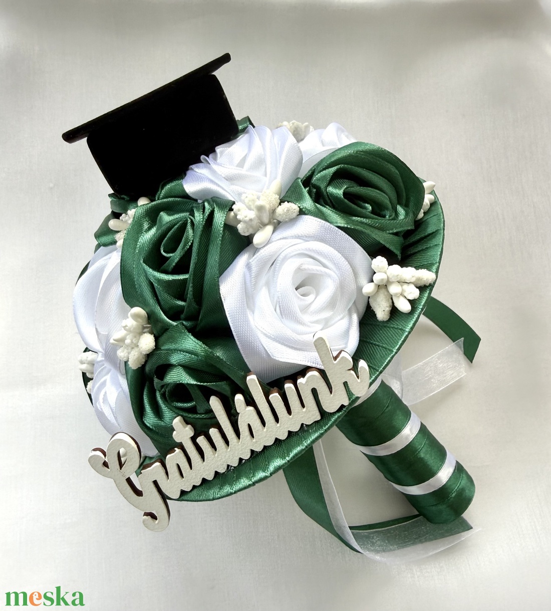 Zöld - fehér ballagási csokor  - otthon & életmód - virágdekoráció - virágok - virágcsokor - Meska.hu