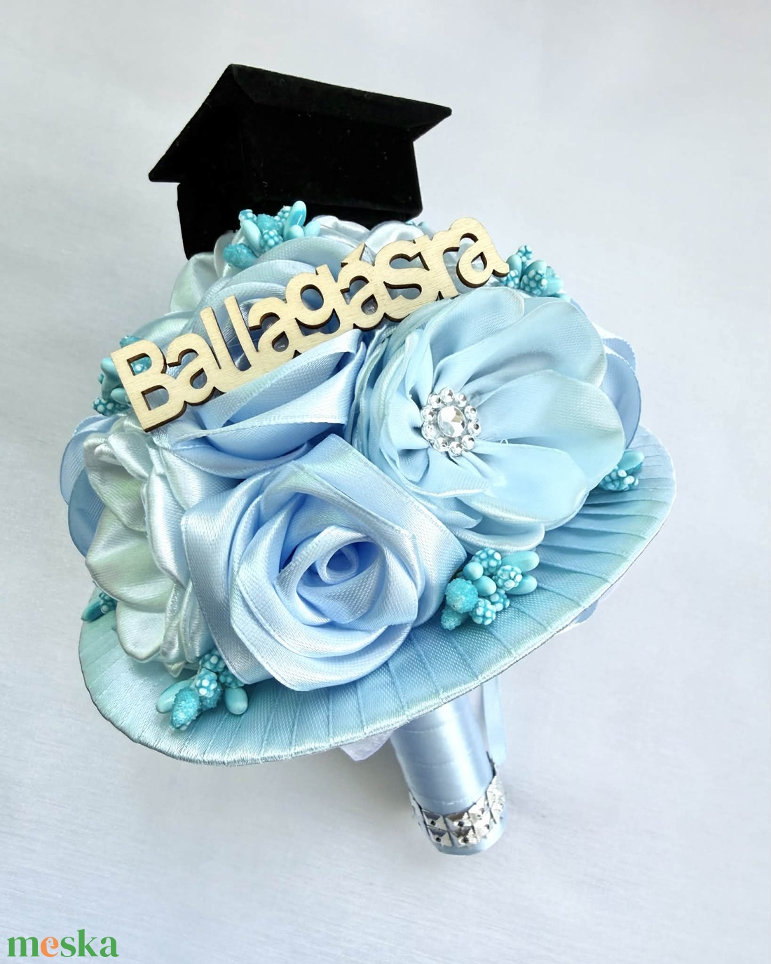 Világoskék ballagási csokor - otthon & életmód - virágdekoráció - virágok - virágcsokor - Meska.hu