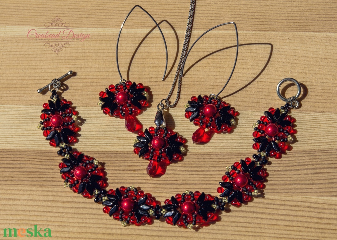 Creabead Design piros-fekete elegáns ékszerszett Swarovski kristállyal - ékszer - ékszerszett - Meska.hu