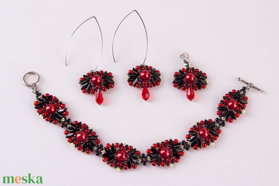 Creabead Design piros-fekete elegáns ékszerszett Swarovski kristállyal - ékszer - ékszerszett - Meska.hu
