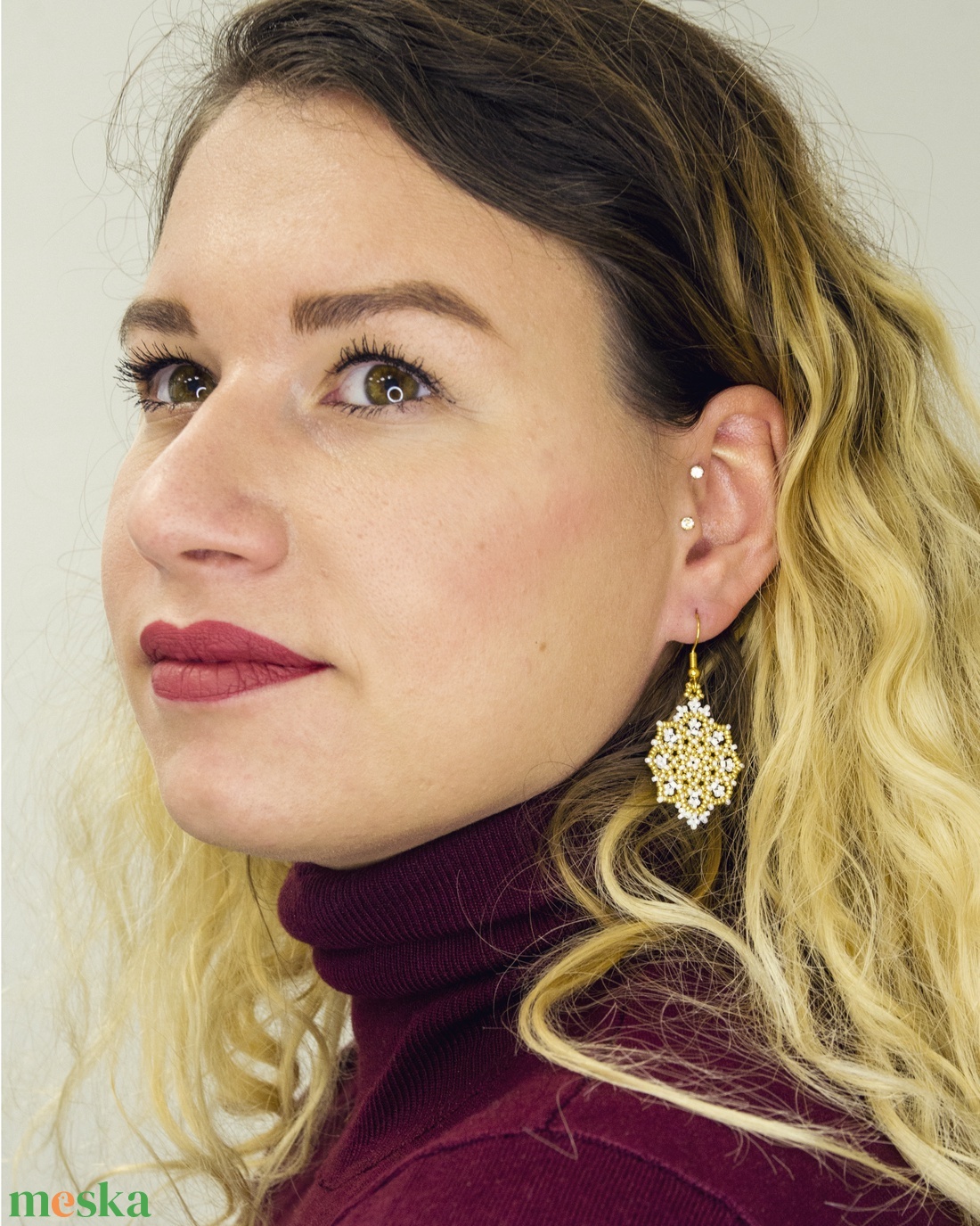 Creabead Design csipke hatású arany-fehér fülbevaló/medál/szett - ékszer - fülbevaló - lógó fülbevaló - Meska.hu Creabead Design csipke hatású arany-fehér fülbevaló/medál/szett - ékszer - fülbevaló - lógó fülbevaló - Meska.hu