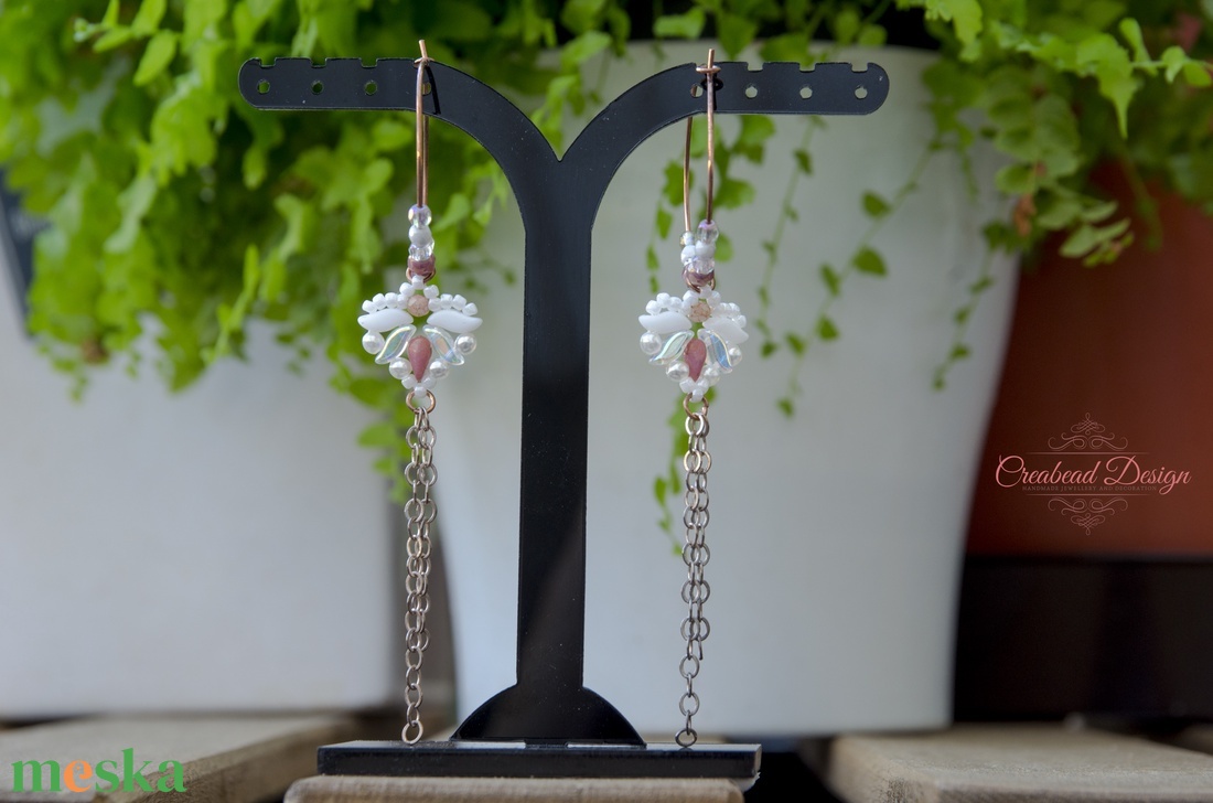 Creabead Design karika fülbevaló matyó stílusú (tavaszias színekben) láncos dísszel - ékszer - fülbevaló - karika fülbevaló - Meska.hu Creabead Design karika fülbevaló matyó stílusú (tavaszias színekben) láncos dísszel - ékszer - fülbevaló - karika fülbevaló - Meska.hu