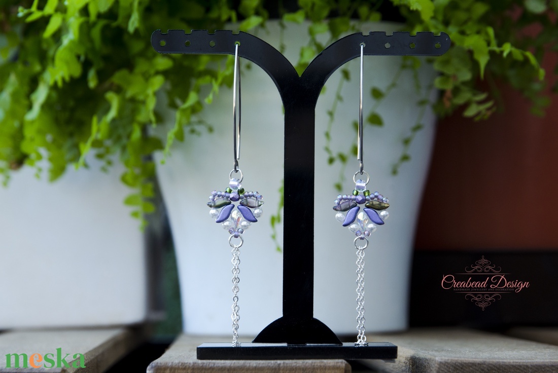 Creabead Design orvosi fém fülbevaló matyó stílusú (orchidea színekben) láncos dísszel - ékszer - fülbevaló - lógó fülbevaló - Meska.hu Creabead Design orvosi fém fülbevaló matyó stílusú (orchidea színekben) láncos dísszel - ékszer - fülbevaló - lógó fülbevaló - Meska.hu