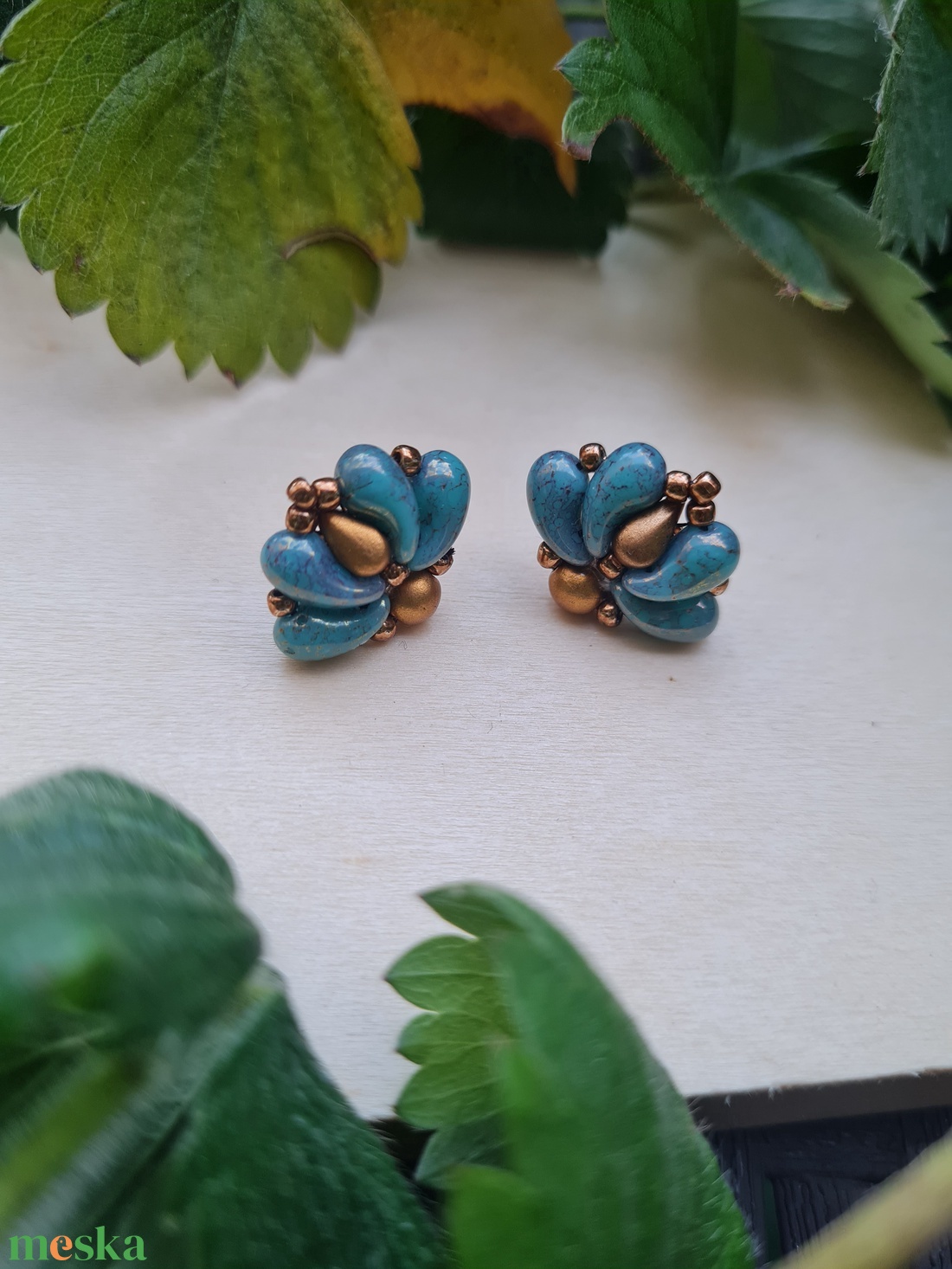 Creabead Design matyórózsa stílusú elegáns bedugós fülbevaló - ékszer - fülbevaló - pötty fülbevaló - Meska.hu Creabead Design matyórózsa stílusú elegáns bedugós fülbevaló - ékszer - fülbevaló - pötty fülbevaló - Meska.hu