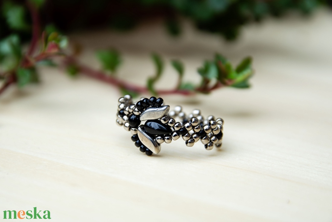 Creabead Design matyó stílusú elegáns gyűrű - ékszer - gyűrű - gyöngyös gyűrű - Meska.hu