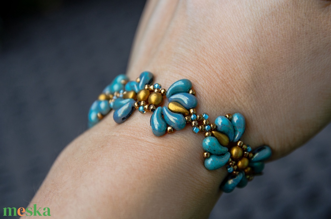 Creabead Design matyó stílusú elegáns karkötő - ékszer - karkötő - gyöngyös karkötő - Meska.hu