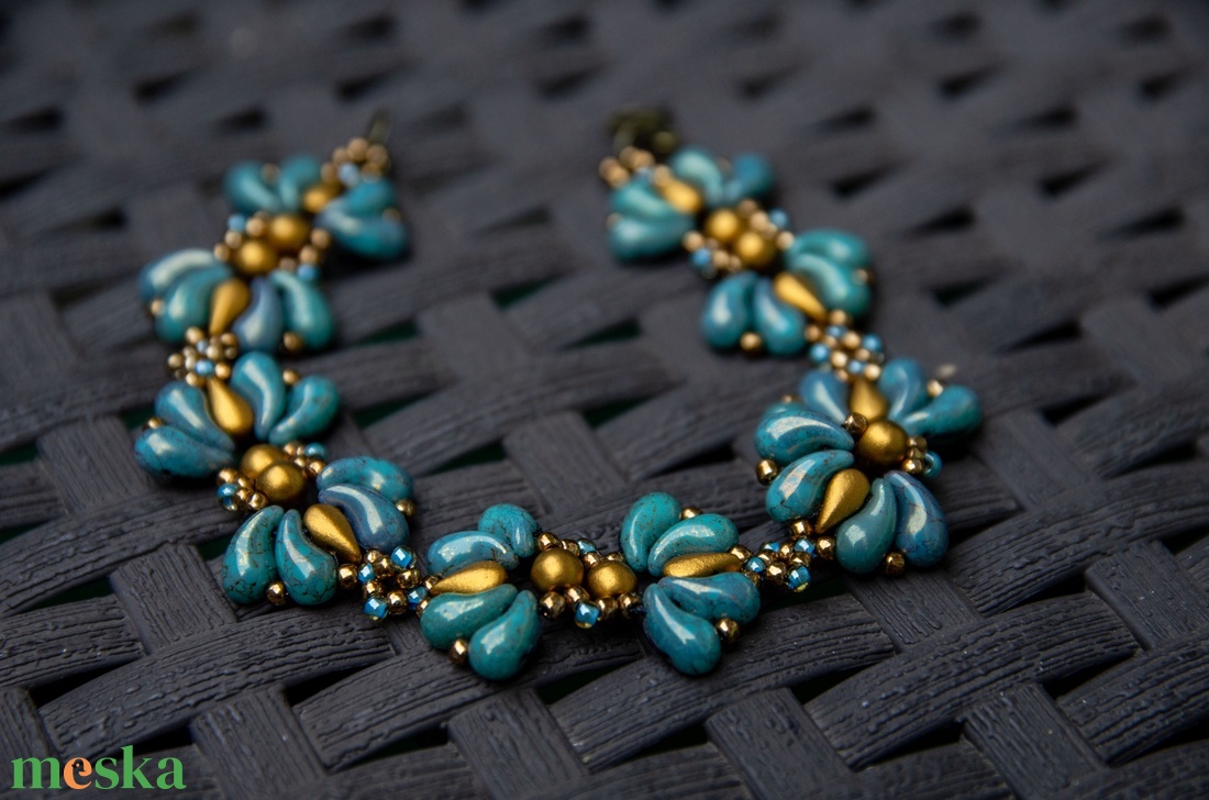 Creabead Design matyó stílusú elegáns karkötő - ékszer - karkötő - gyöngyös karkötő - Meska.hu