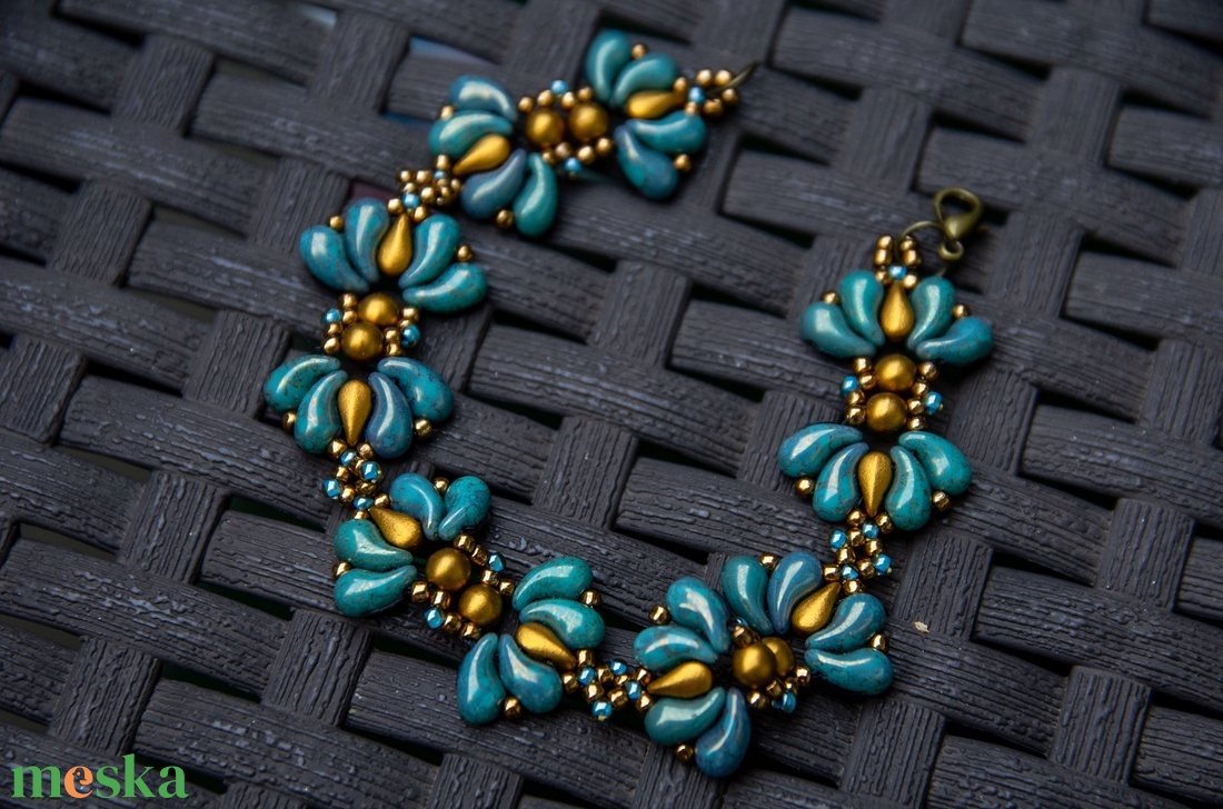 Creabead Design matyó stílusú elegáns karkötő - ékszer - karkötő - gyöngyös karkötő - Meska.hu