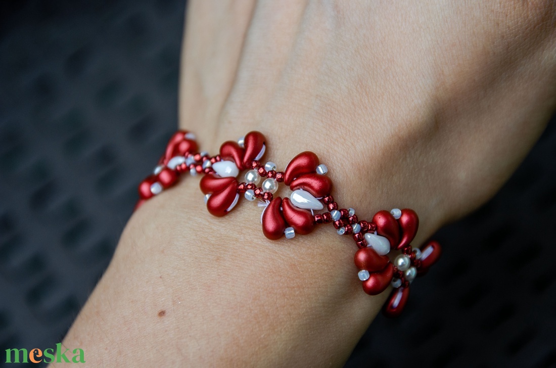 Creabead Design matyó stílusú elegáns karkötő - ékszer - karkötő - gyöngyös karkötő - Meska.hu