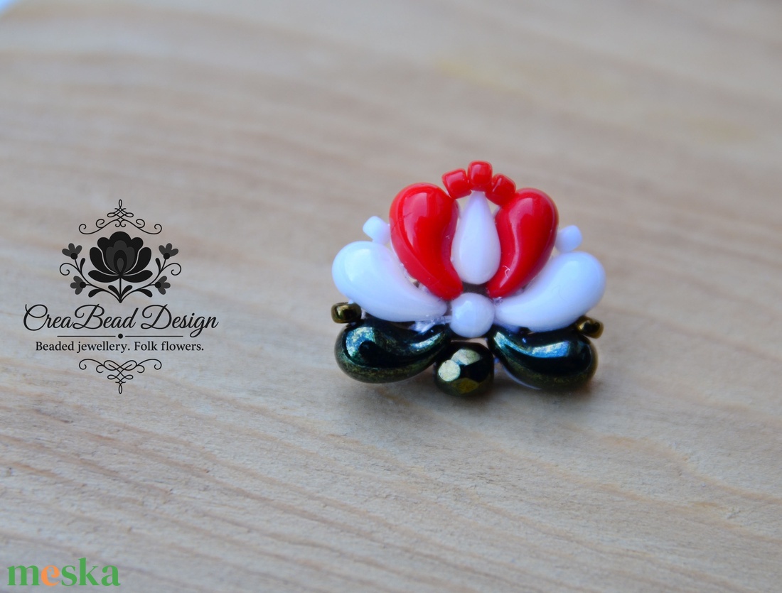 Creabead Design trikolór kitűző (ékszerként is kérhető) - ékszer - kitűző és bross - Meska.hu