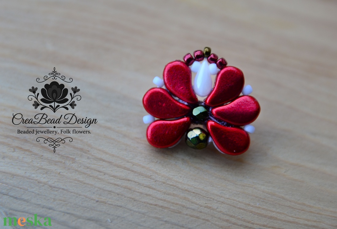 Creabead Design trikolór kitűző (ékszerként is kérhető) - ékszer - kitűző és bross - Meska.hu