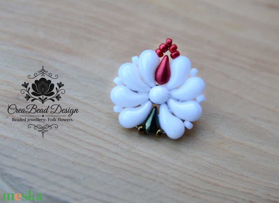 Creabead Design trikolór kitűző (ékszerként is kérhető) - ékszer - kitűző és bross - Meska.hu