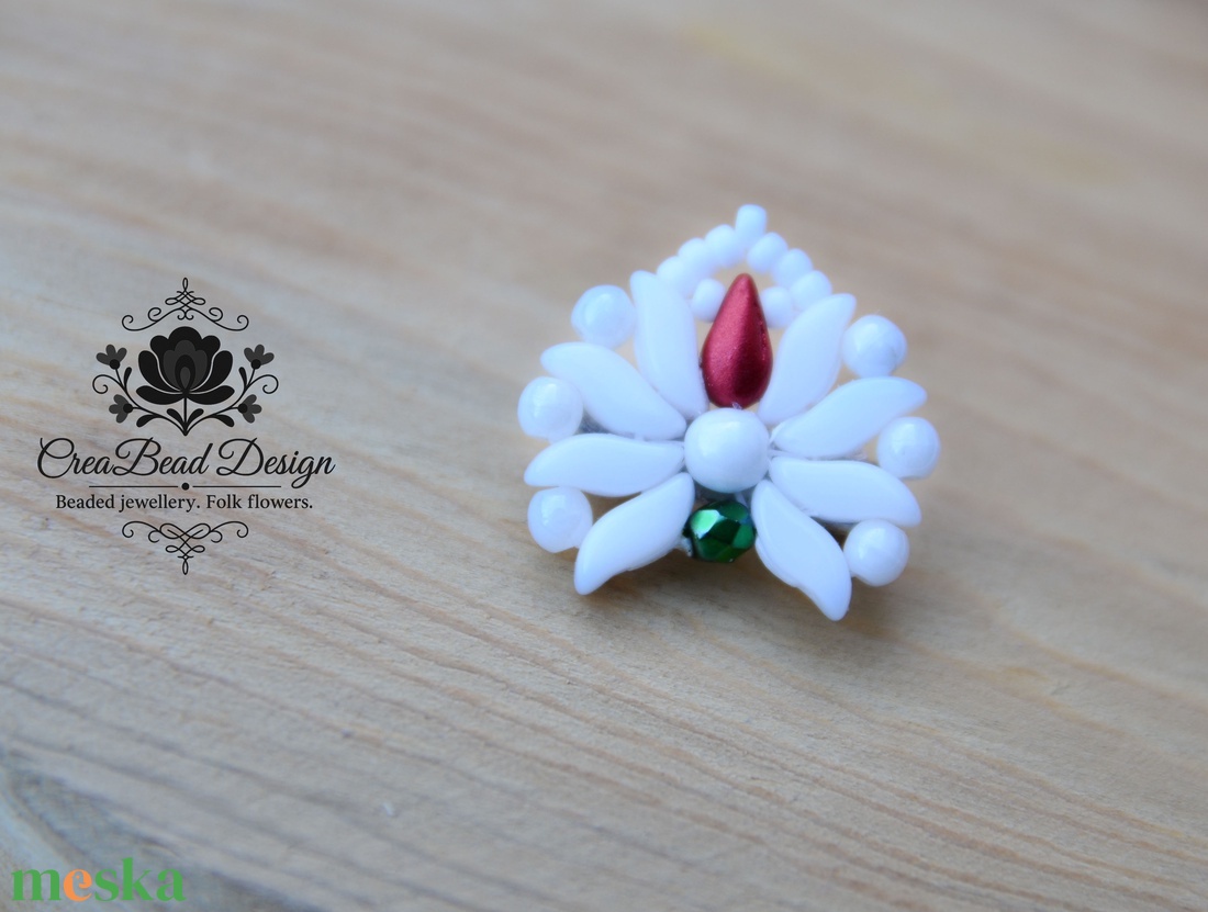 Creabead Design trikolór kitűző (ékszerként is kérhető) - ékszer - kitűző és bross - Meska.hu