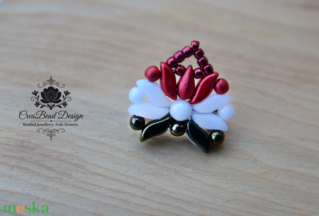 Creabead Design trikolór kitűző (ékszerként is kérhető) - ékszer - kitűző és bross - Meska.hu