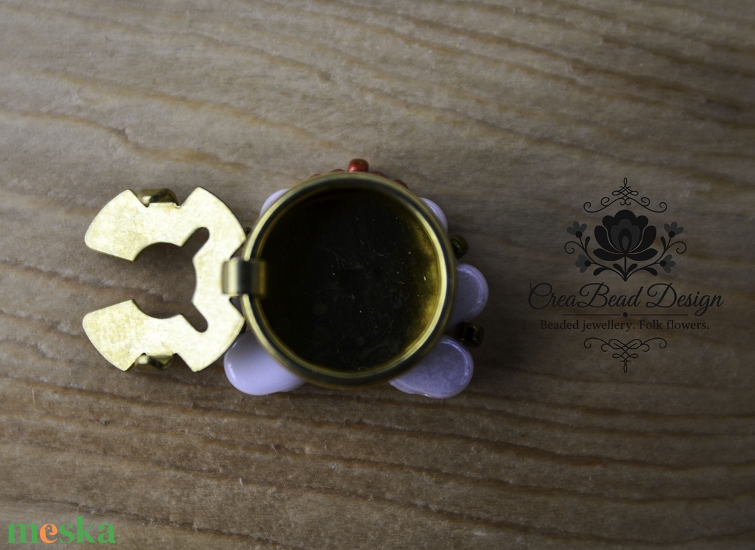 Kézzel készült gyöngyös gombfedő dísz � matyó inspirációval - ékszer - mandzsettagomb - Meska.hu