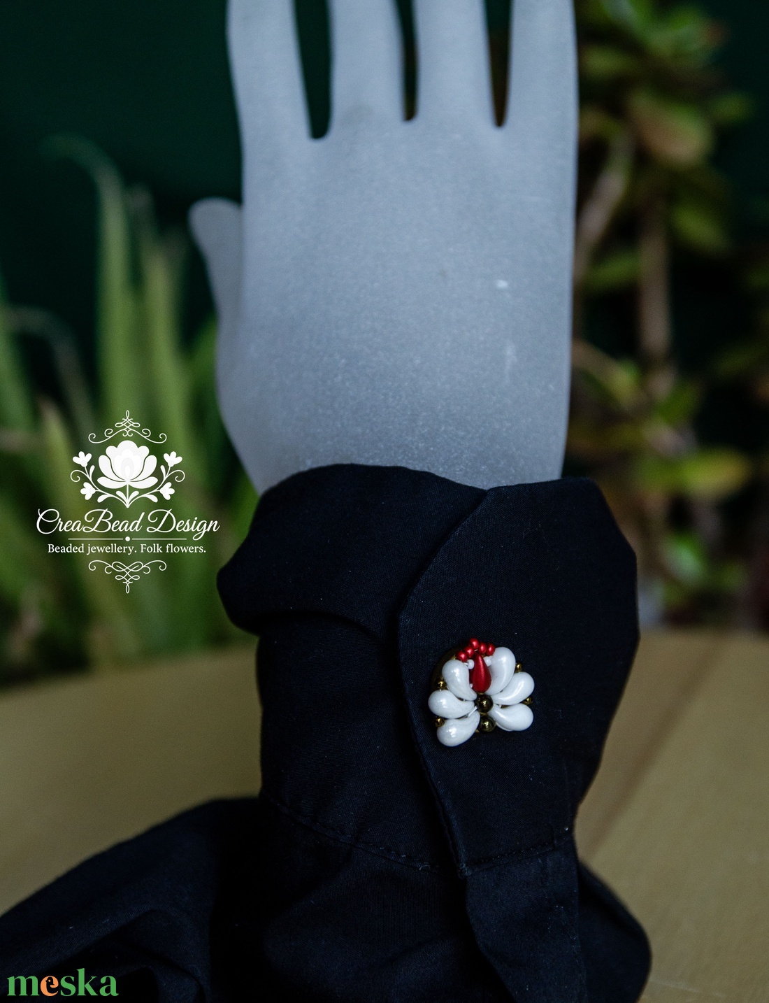 Kézzel készült gyöngyös gombfedő dísz � matyó inspirációval - ékszer - mandzsettagomb - Meska.hu