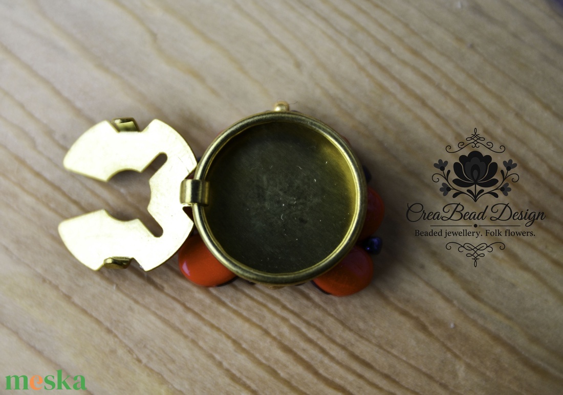 Kézzel készült gyöngyös gombfedő dísz � matyó inspirációval - ékszer - mandzsettagomb - Meska.hu