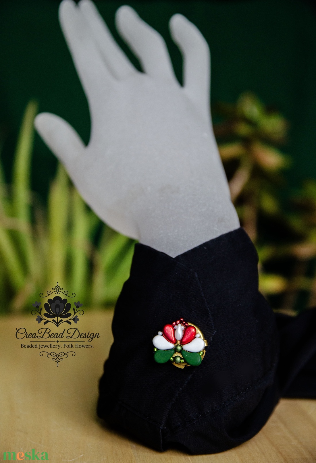 Kézzel készült gyöngyös gombfedő dísz � matyó inspirációval - ékszer - mandzsettagomb - Meska.hu