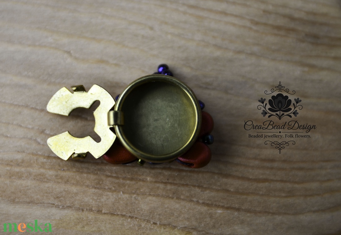 Kézzel készült gyöngyös gombfedő dísz � matyó inspirációval - ékszer - mandzsettagomb - Meska.hu