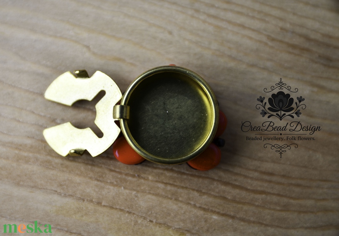 Kézzel készült gyöngyös gombfedő dísz � matyó inspirációval - ékszer - mandzsettagomb - Meska.hu