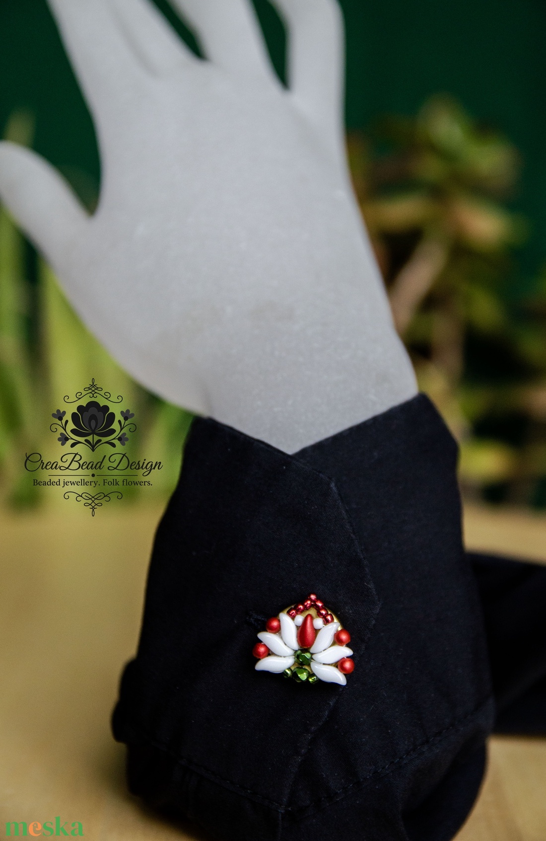 Kézzel készült gyöngyös gombfedő dísz � matyó inspirációval - ékszer - mandzsettagomb - Meska.hu