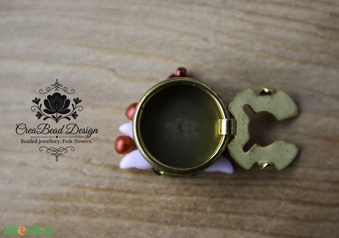 Kézzel készült gyöngyös gombfedő dísz � matyó inspirációval - ékszer - mandzsettagomb - Meska.hu