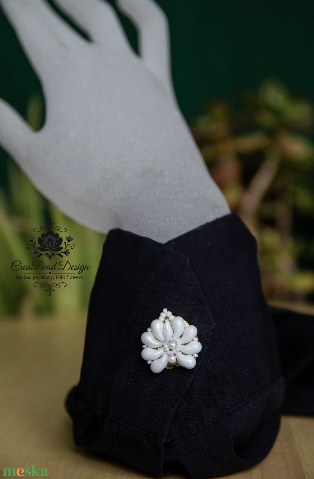 Kézzel készült gyöngyös gombfedő dísz � matyó inspirációval - ékszer - mandzsettagomb - Meska.hu