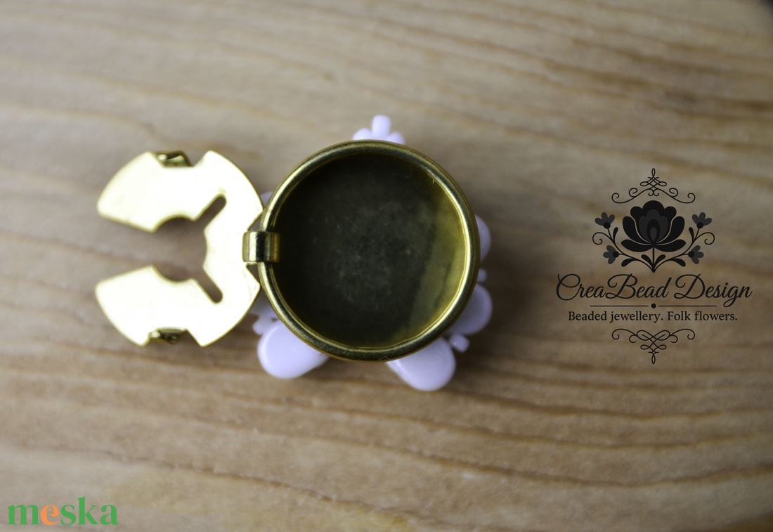 Kézzel készült gyöngyös gombfedő dísz � matyó inspirációval - ékszer - mandzsettagomb - Meska.hu