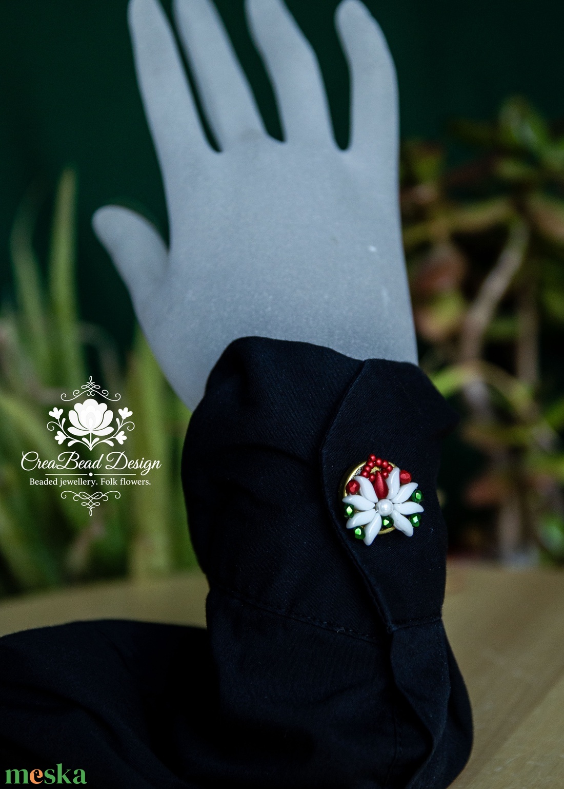 Kézzel készült gyöngyös gombfedő dísz � matyó inspirációval - ékszer - mandzsettagomb - Meska.hu