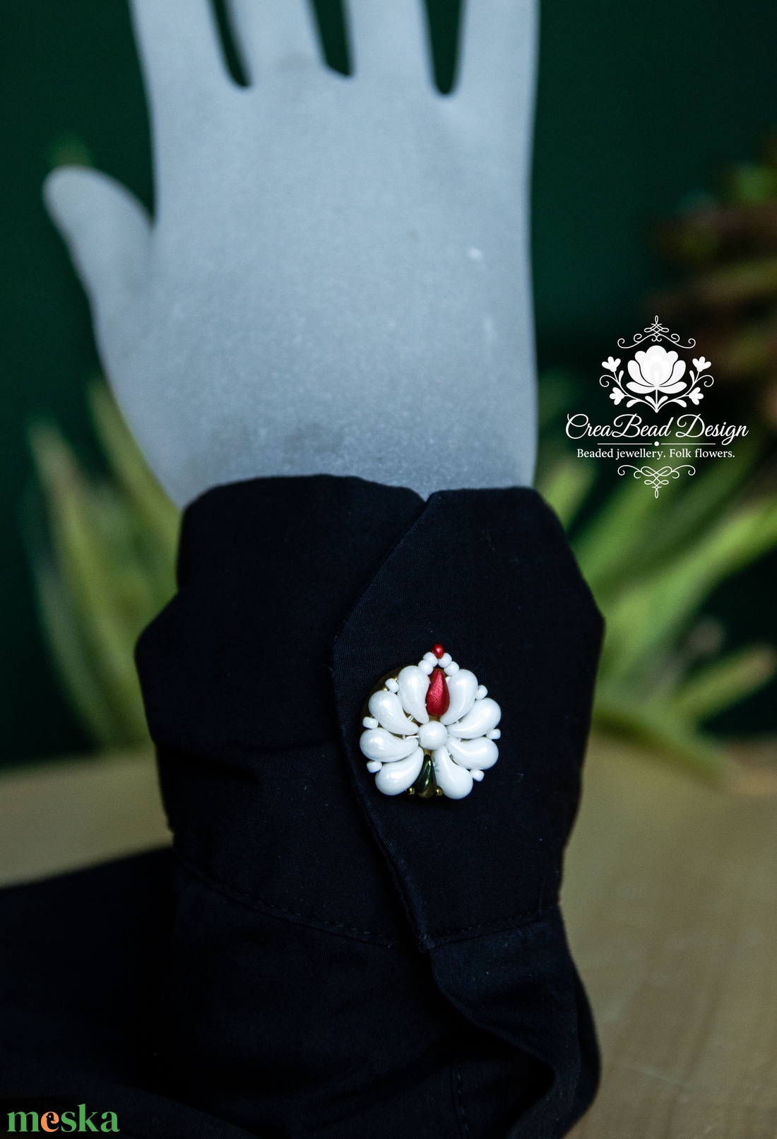 Kézzel készült gyöngyös gombfedő dísz � matyó inspirációval - ékszer - mandzsettagomb - Meska.hu