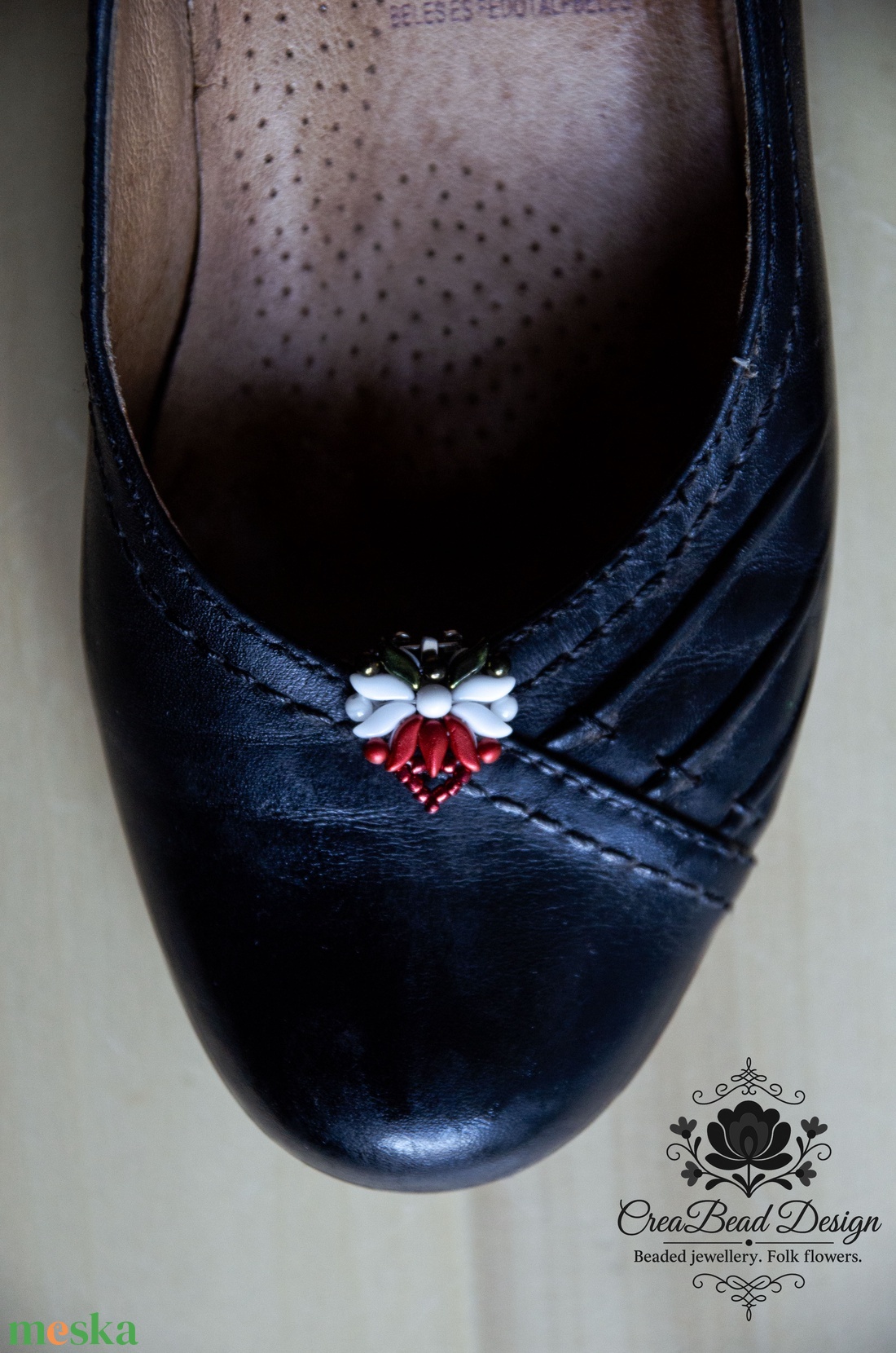 Kézzel készült gyöngyös cipőklipsz � matyó inspirációval - esküvő - cipő és cipőklipsz - Meska.hu