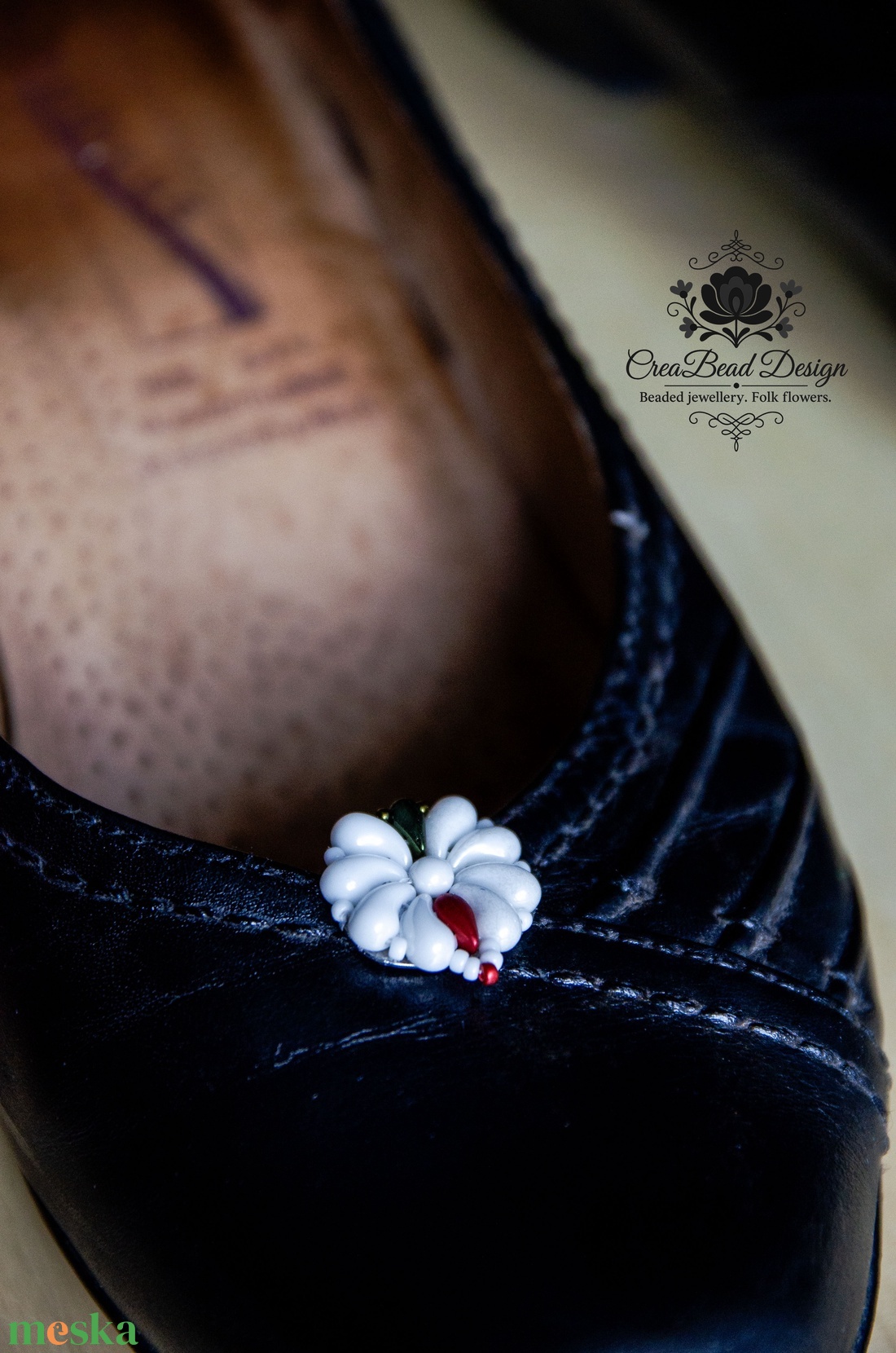 Kézzel készült gyöngyös cipőklipsz � matyó inspirációval - esküvő - cipő és cipőklipsz - Meska.hu