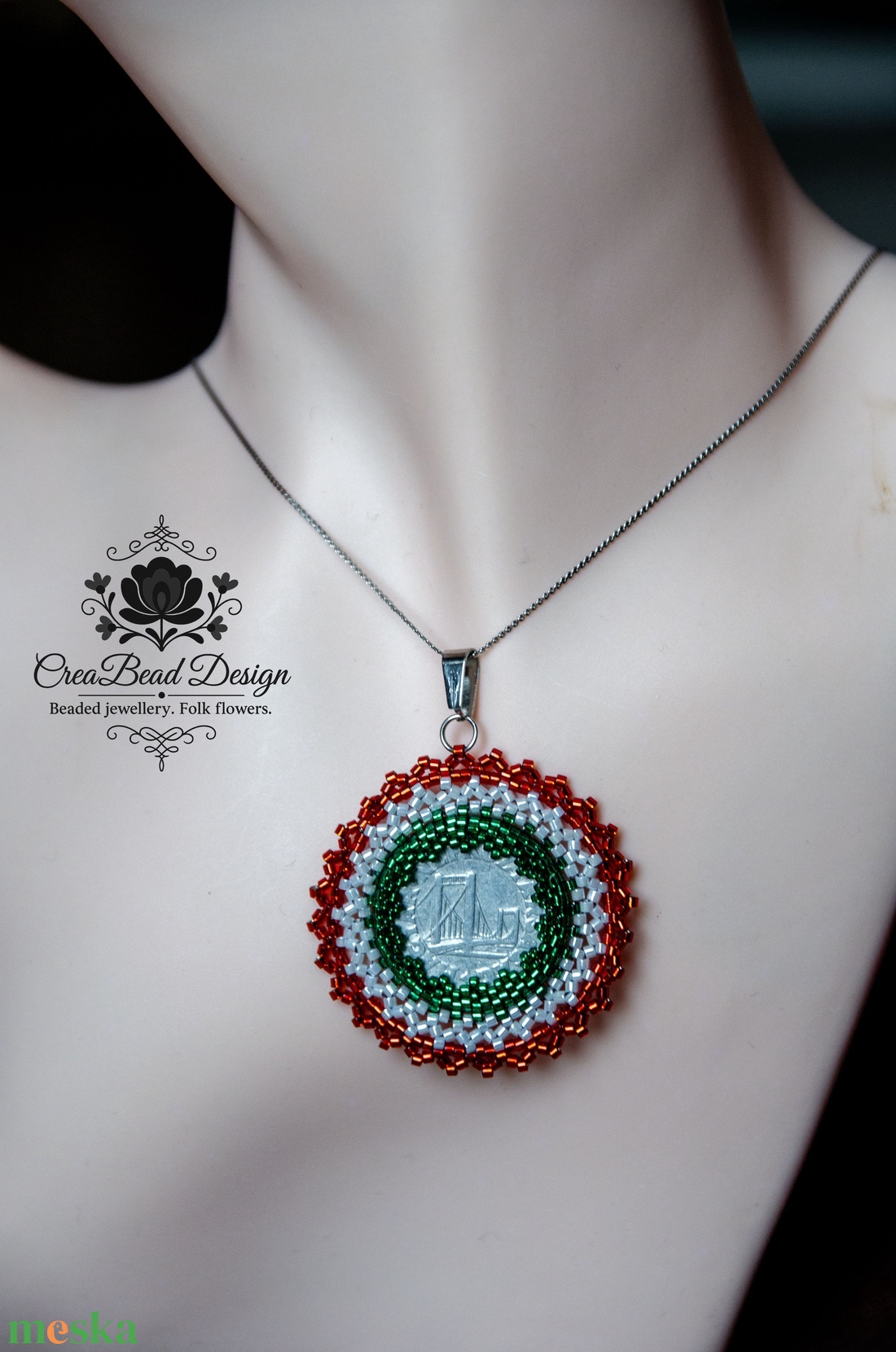 Miyuki gyöngyökkel befoglalt 50 filléres érme trikolor medál - ékszer - nyaklánc - medál - Meska.hu