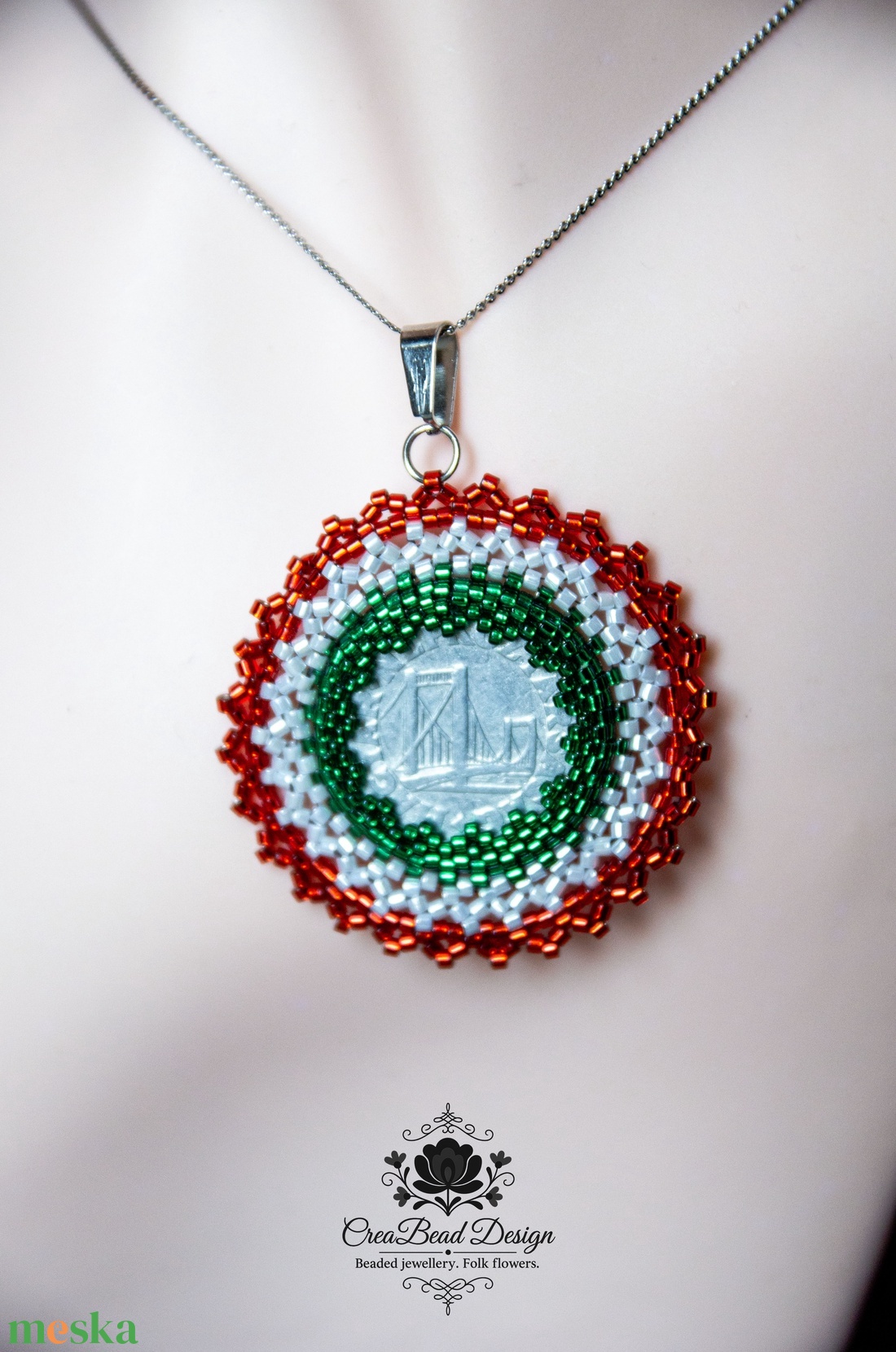 Miyuki gyöngyökkel befoglalt 50 filléres érme trikolor medál - ékszer - nyaklánc - medál - Meska.hu