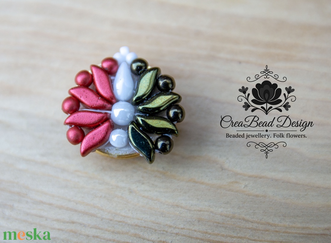 Creabead Design trikolór kitűző (ékszerként is kérhető) - ékszer - kitűző és bross - Meska.hu