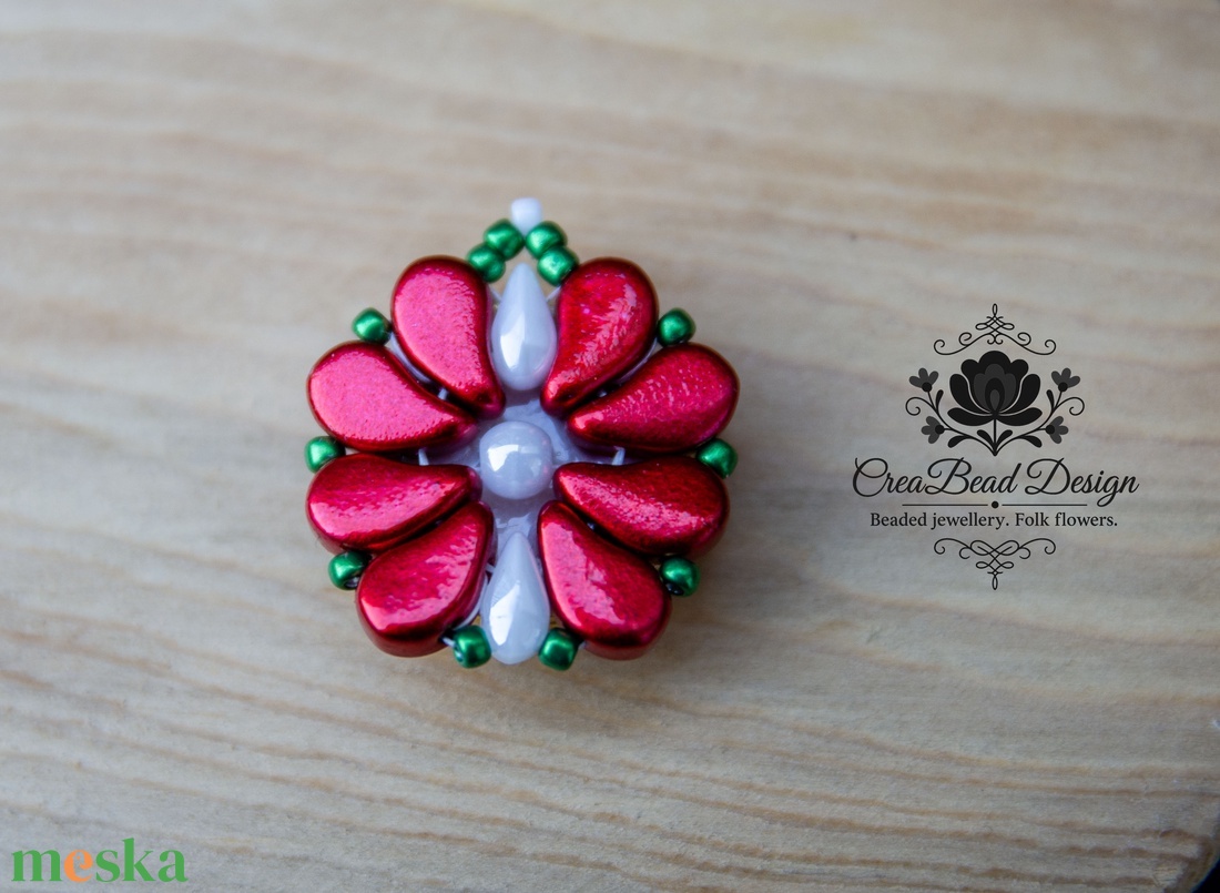 Creabead Design trikolór kitűző (ékszerként is kérhető) - ékszer - kitűző és bross - Meska.hu