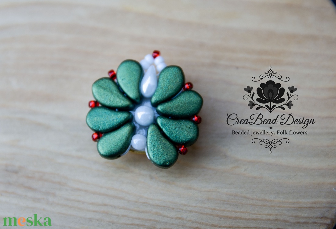 Creabead Design trikolór kitűző (ékszerként is kérhető) - ékszer - kitűző és bross - Meska.hu