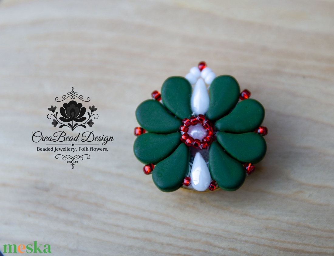Creabead Design trikolór kitűző (ékszerként is kérhető) - ékszer - kitűző és bross - Meska.hu