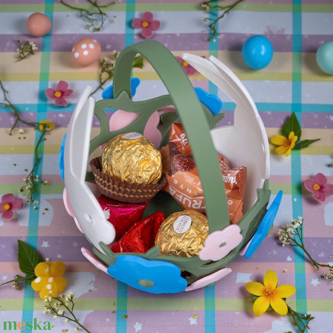 Virágos húsvéti tojásgyűjtő kosár fehér nyuszikkal - ünnepi díszek, dekorációk - húsvéti díszek és dekorációk - húsvéti virágos díszek - Meska.hu