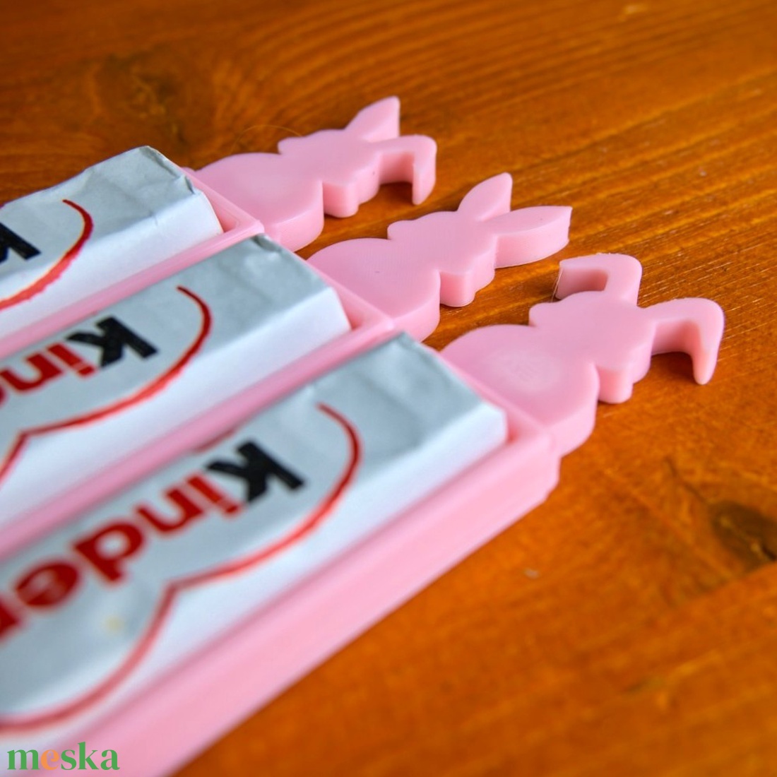 Húsvéti nyuszis Kinder csokoládé és tartó apró figyelmesség - Rózsaszín - ünnepi díszek, dekorációk - húsvéti díszek és dekorációk - húsvéti tojástartó - Meska.hu