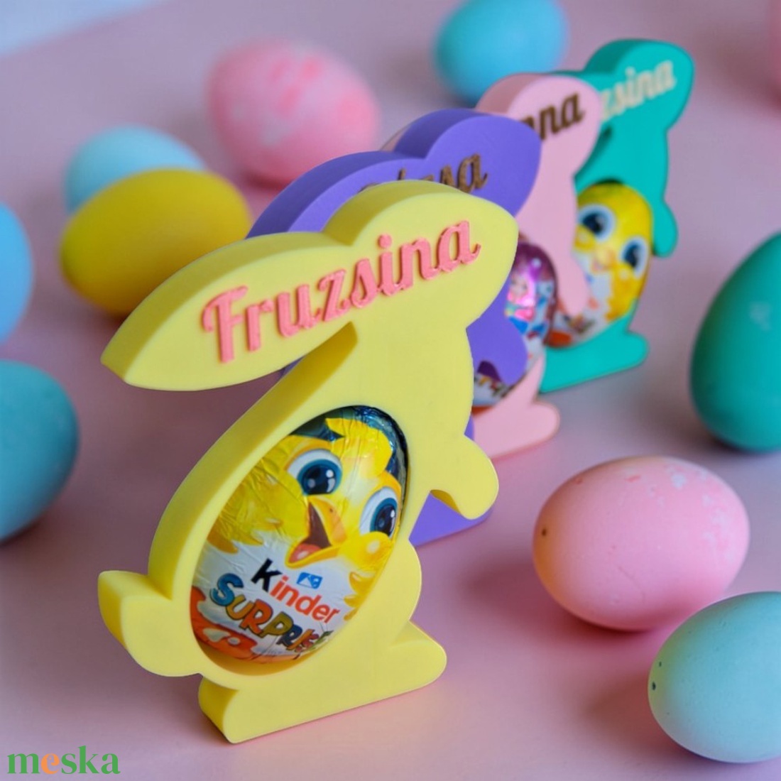 Személyre szabható nyuszis Kinder meglepetés tartó egyedi felirattal - Rózsaszín - ünnepi díszek, dekorációk - húsvéti díszek és dekorációk - húsvéti tojástartó - Meska.hu