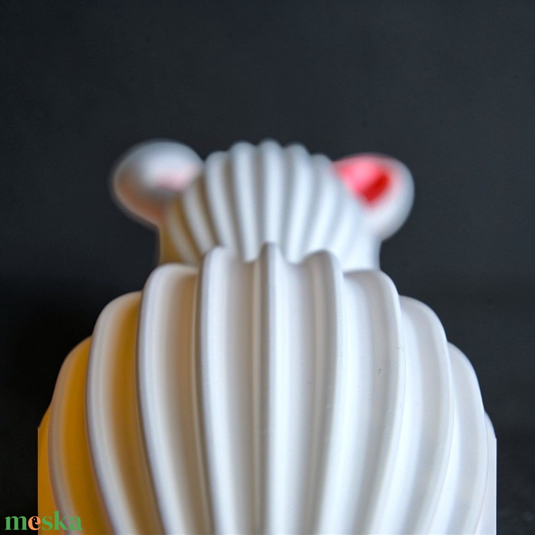 Minimalista világító nyuszi asztali dekoráció beépített időzítős mécsessel - ünnepi díszek, dekorációk - húsvéti díszek és dekorációk - húsvéti asztaldíszek - Meska.hu