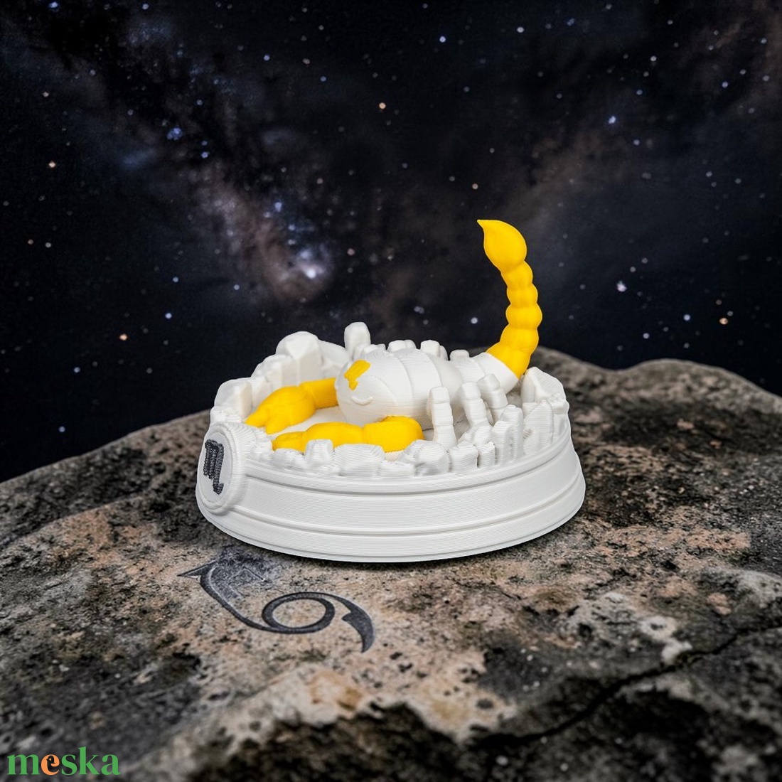 Skorpió csillagjegy asztali dísz � titokzatosságot sugárzó horoszkóp szobor talapzattal - esküvő - dekoráció - asztaldísz - Meska.hu