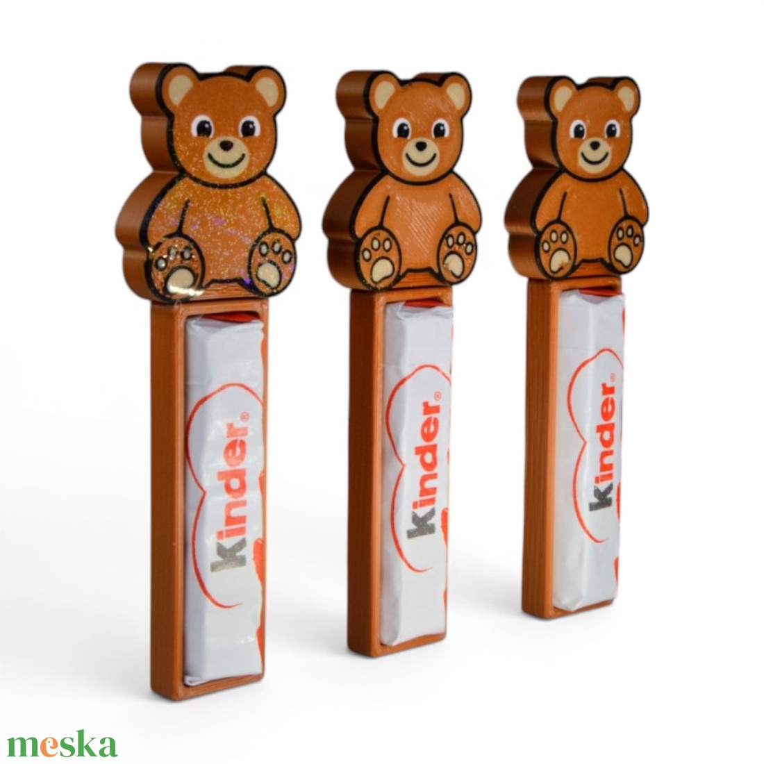 Maci ovis jel kinder csokoládé tartó óvodai ballagási ajándék fényben csillogó felülettel - játék & sport - ovis felszerelés - óvodai jelek - Meska.hu