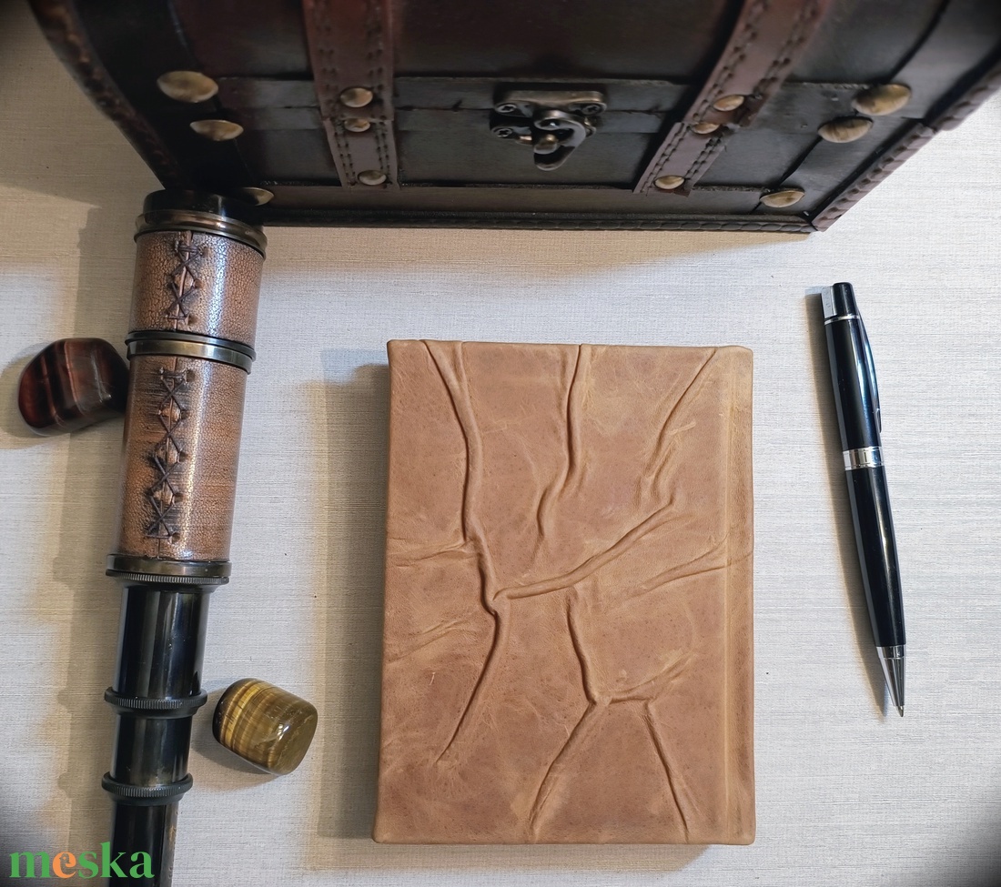 Domborított bőr notesz A6 - otthon & életmód - papír, írószer - jegyzetfüzet & napló - Meska.hu