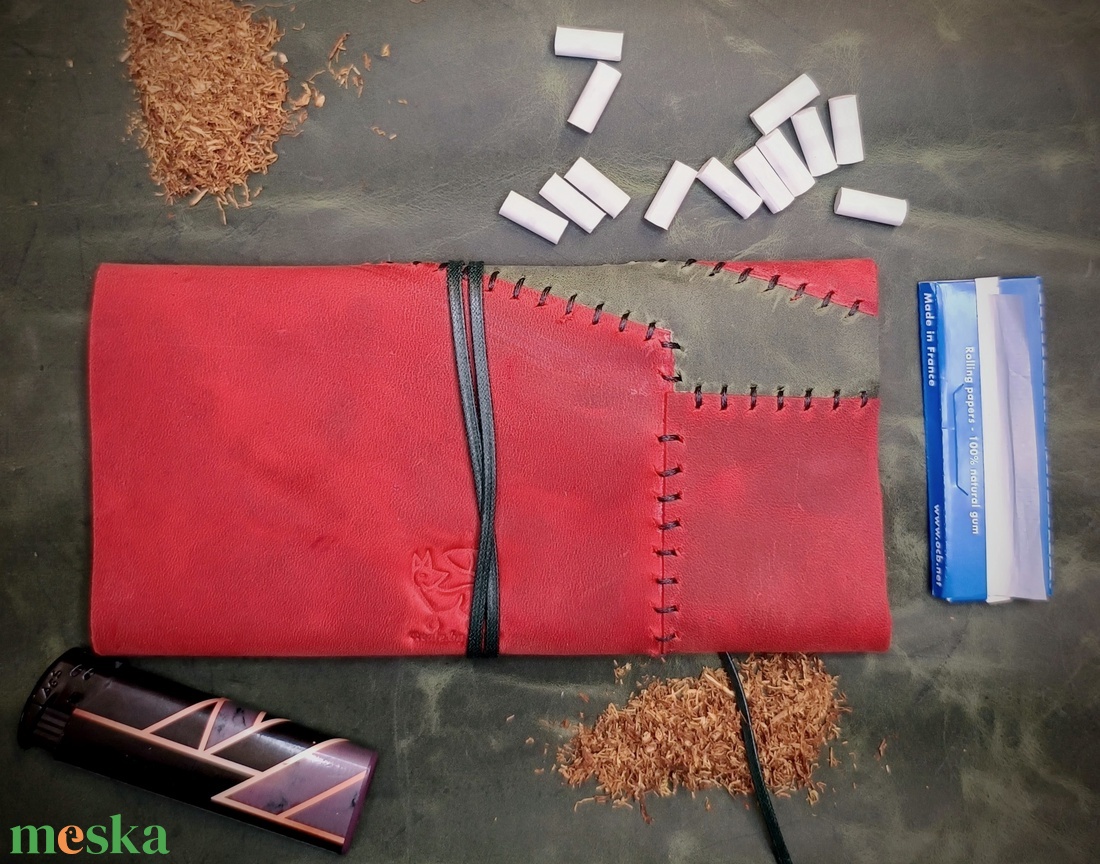 Patchwork bőr dohánytartó cigipapír zsebbel - táska & tok - pénztárca & más tok - dohánytasak & szütyő - Meska.hu Patchwork bőr dohánytartó cigipapír zsebbel - táska & tok - pénztárca & más tok - dohánytasak & szütyő - Meska.hu